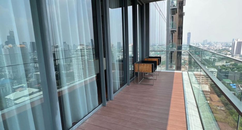 For rent 3 bedrooms condo in Khlong Toei, Bangkok