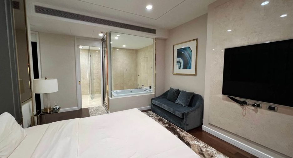 For rent 3 bedrooms condo in Khlong Toei, Bangkok
