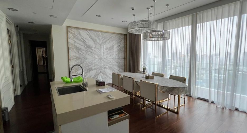 For rent 3 bedrooms condo in Khlong Toei, Bangkok