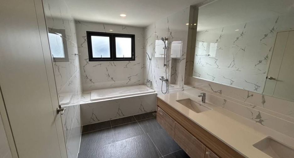 Haus zur Miete mit 4 Zimmer in Bang Phli, Samut Prakan