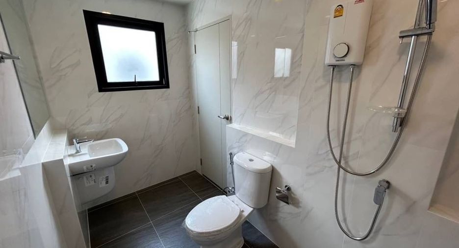 Haus zur Miete mit 4 Zimmer in Bang Phli, Samut Prakan