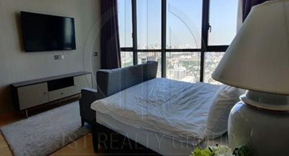 For rent 3 bedrooms condo in Watthana, Bangkok