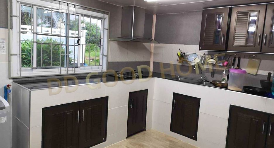 For sale 3 Beds townhouse in Thung Song, Nakhon Si Thammarat