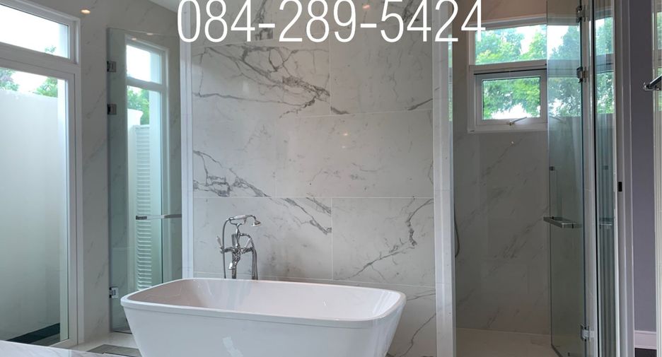 For sale 4 bedrooms house in Taling Chan, Bangkok