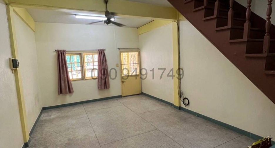 For rent 3 bedrooms townhouse in Bang Khae, Bangkok