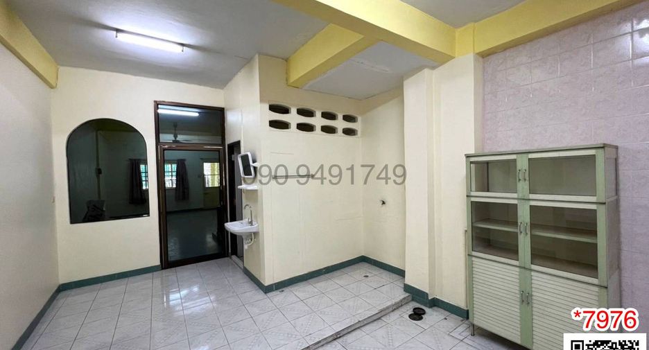 For rent 3 bedrooms townhouse in Bang Khae, Bangkok