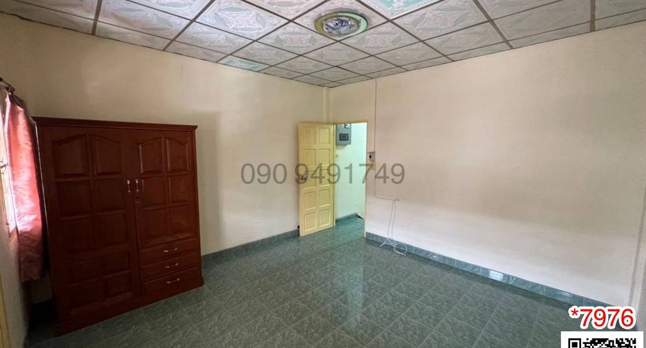 For rent 3 bedrooms townhouse in Bang Khae, Bangkok