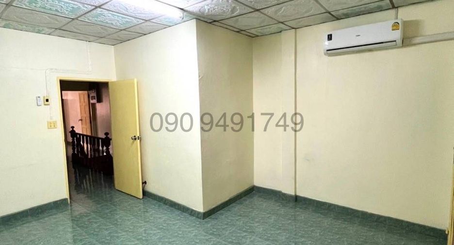 For rent 3 bedrooms townhouse in Bang Khae, Bangkok
