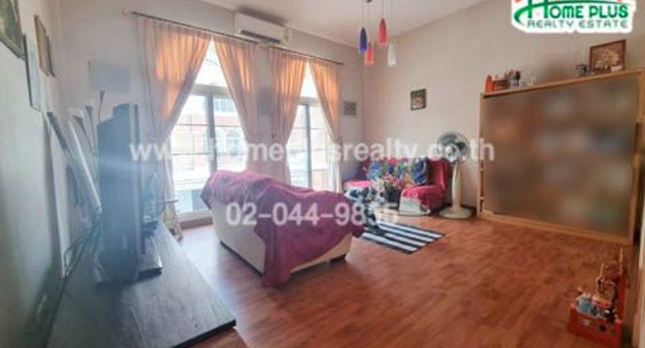 Reihenhaus zum Kauf mit 3 Zimmer in Bang Kapi, Bangkok