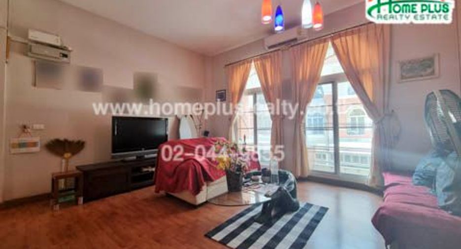 Reihenhaus zum Kauf mit 3 Zimmer in Bang Kapi, Bangkok