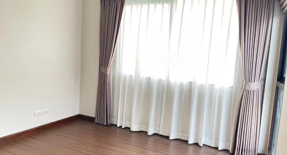 For sale 5 bedrooms house in Mueang Nonthaburi, Nonthaburi
