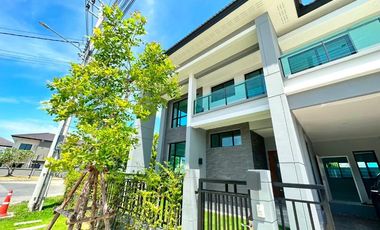 For sale 5 bedrooms house in Mueang Nonthaburi, Nonthaburi