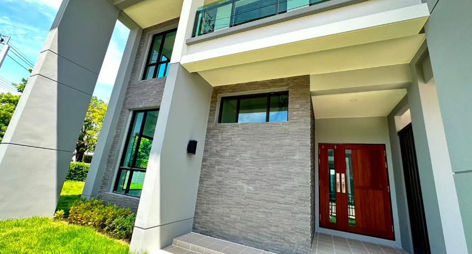 For sale 5 bedrooms house in Mueang Nonthaburi, Nonthaburi