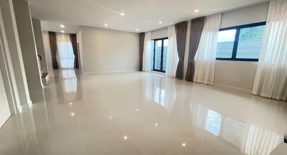 For sale 5 bedrooms house in Mueang Nonthaburi, Nonthaburi