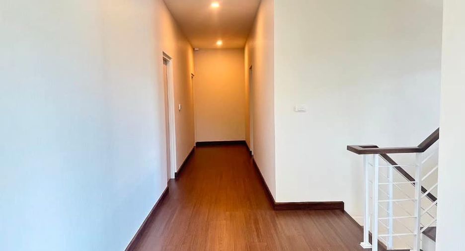 For sale 5 bedrooms house in Mueang Nonthaburi, Nonthaburi