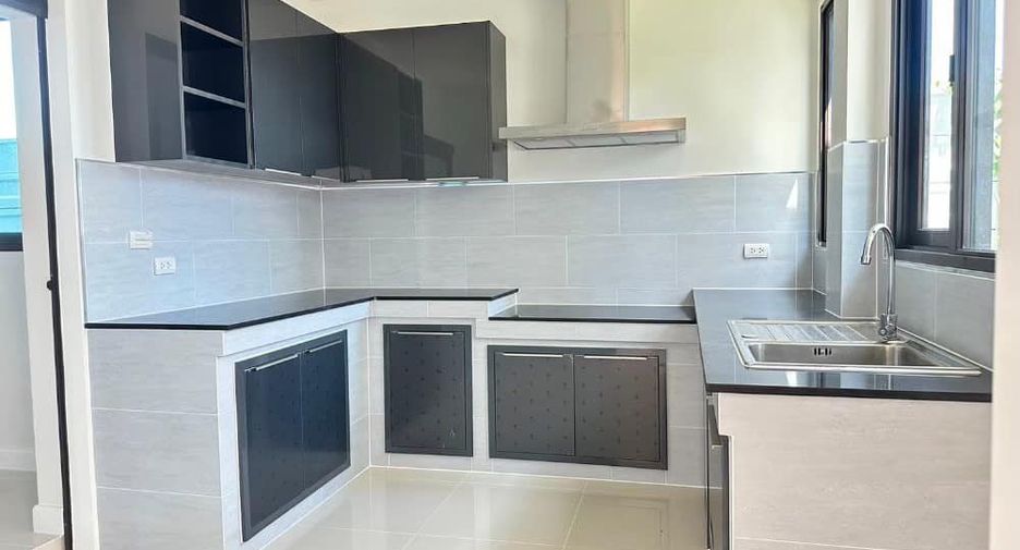 For sale 5 bedrooms house in Mueang Nonthaburi, Nonthaburi
