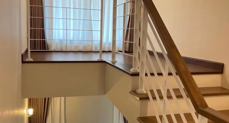 For sale 5 bedrooms house in Mueang Nonthaburi, Nonthaburi