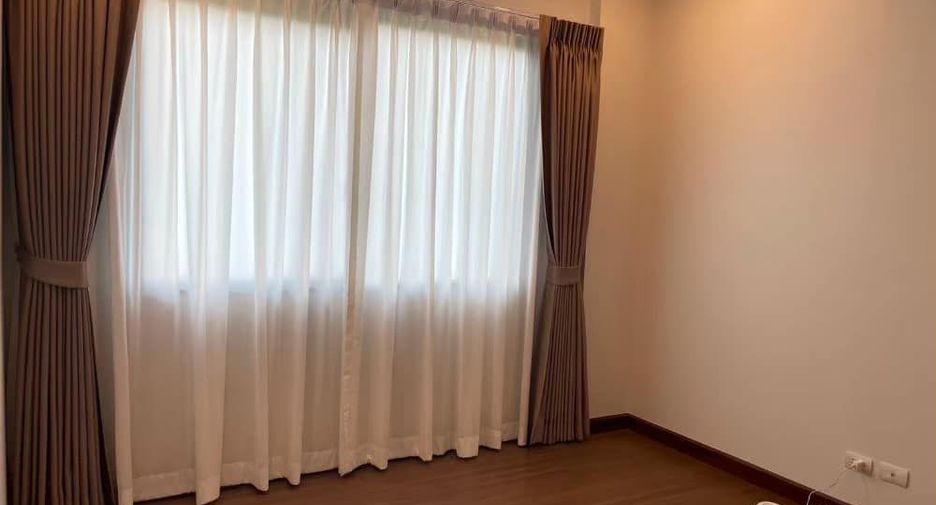 For sale 5 bedrooms house in Mueang Nonthaburi, Nonthaburi