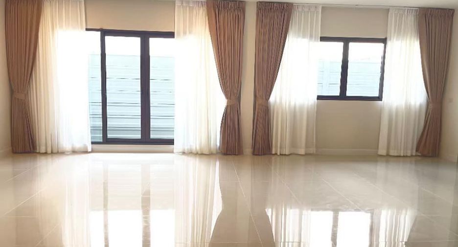 For sale 5 bedrooms house in Mueang Nonthaburi, Nonthaburi