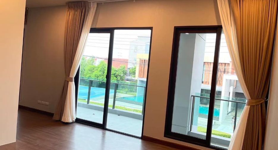For sale 5 bedrooms house in Mueang Nonthaburi, Nonthaburi