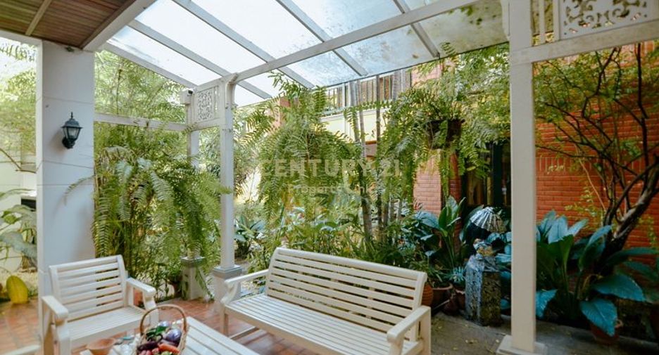 For rent 3 bedrooms apartment in Phaya Thai, Bangkok