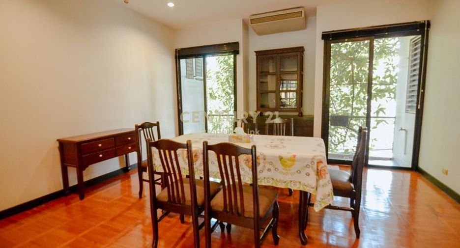 For rent 3 bedrooms apartment in Phaya Thai, Bangkok