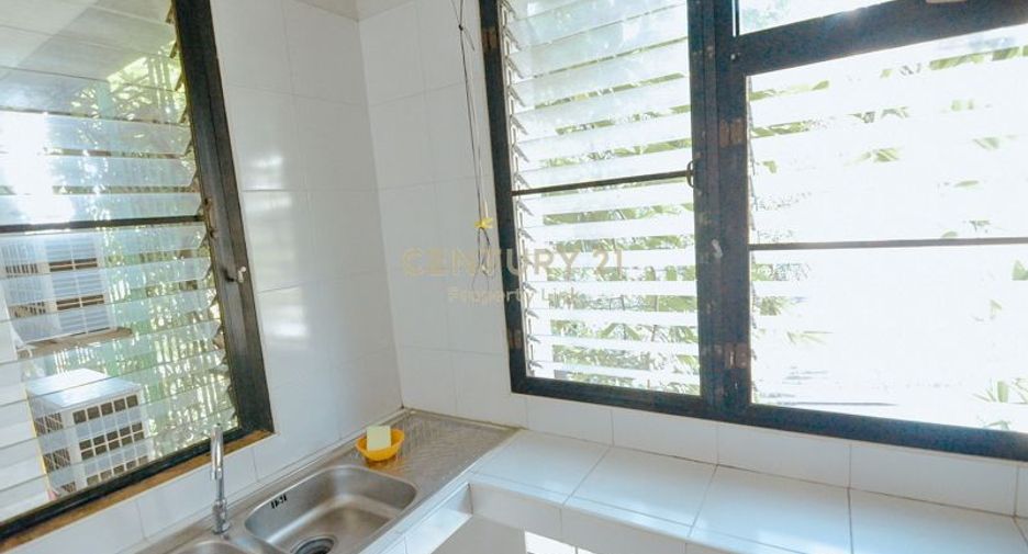 For rent 3 bedrooms apartment in Phaya Thai, Bangkok