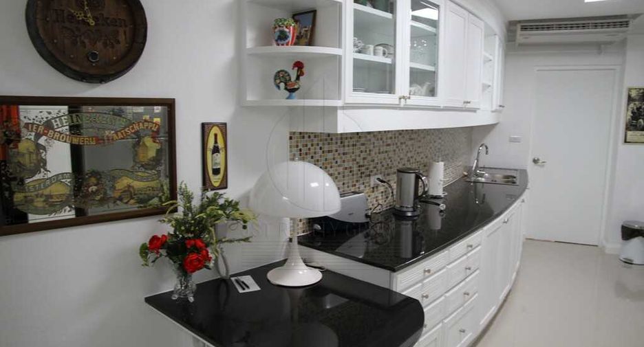 For rent 3 bedrooms condo in Sathon, Bangkok