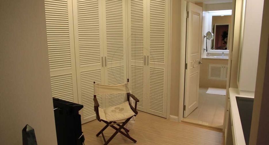 For rent 3 bedrooms condo in Sathon, Bangkok