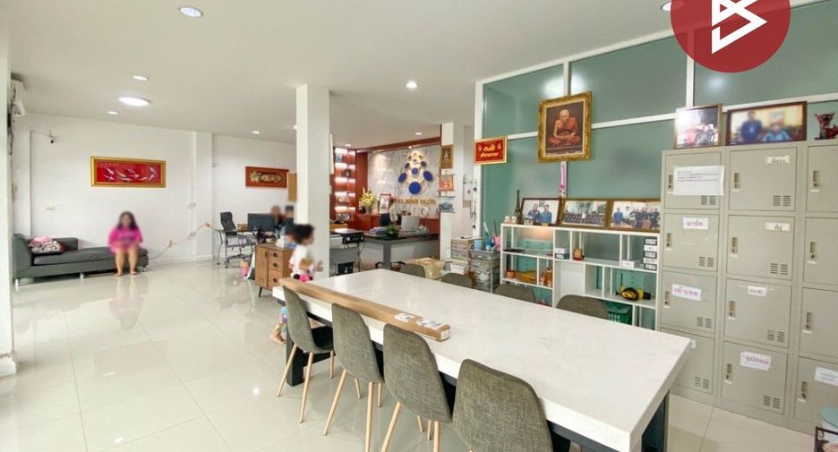 For sale 8 Beds retail Space in Lam Luk Ka, Pathum Thani
