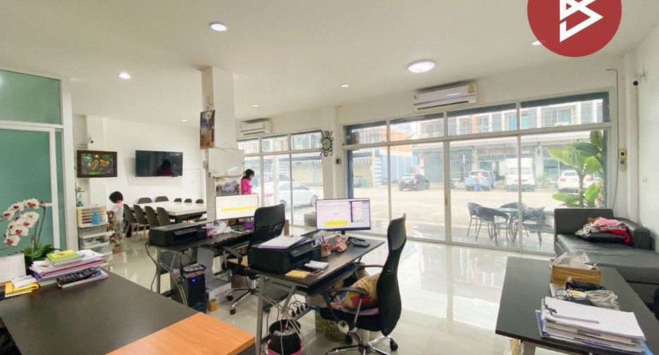 For sale 8 bed retail Space in Lam Luk Ka, Pathum Thani