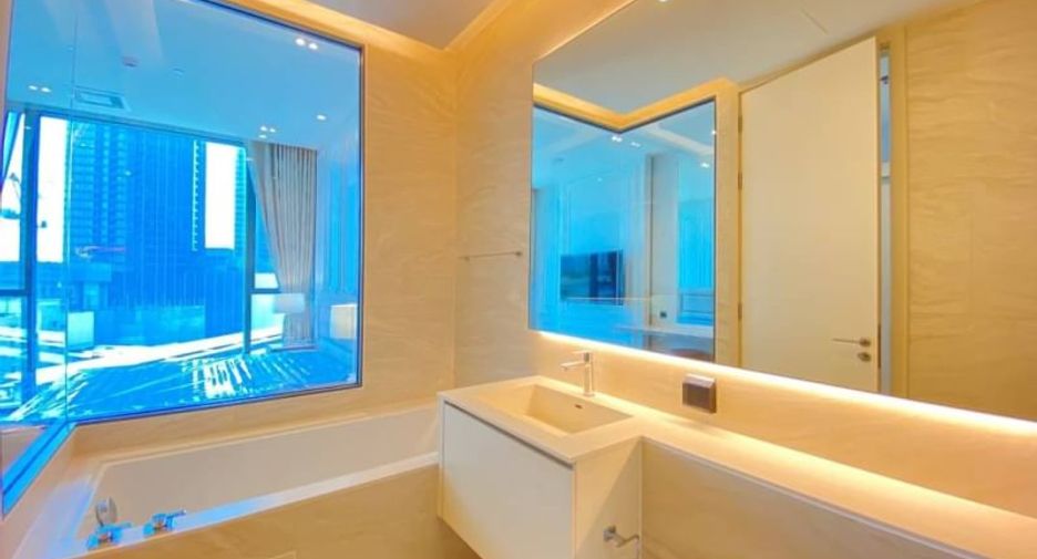 For rent 2 bedrooms condo in Khlong Toei, Bangkok