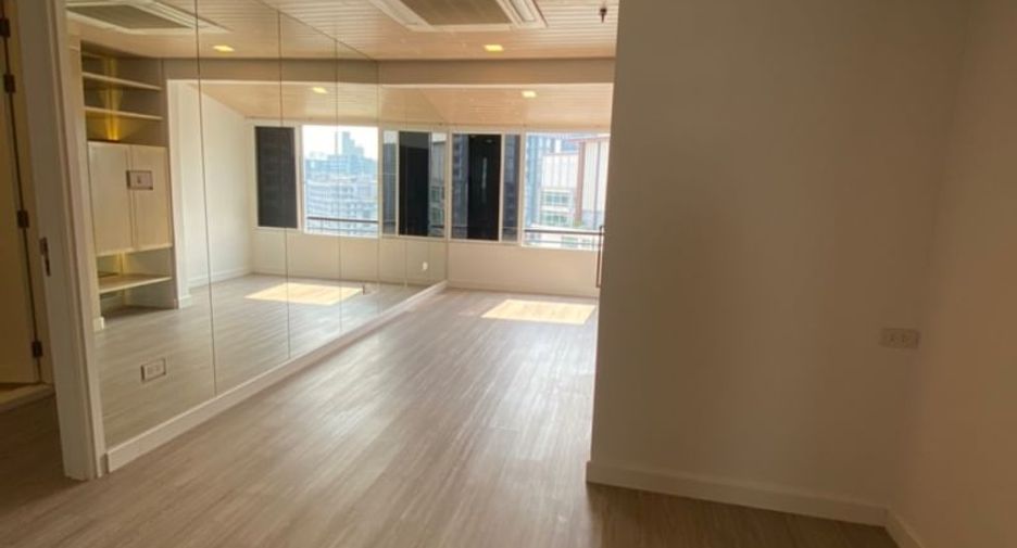 For rent and for sale 6 bedrooms condo in Watthana, Bangkok