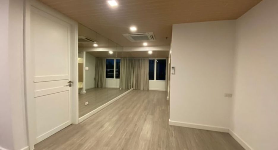 For rent and for sale 6 bedrooms condo in Watthana, Bangkok