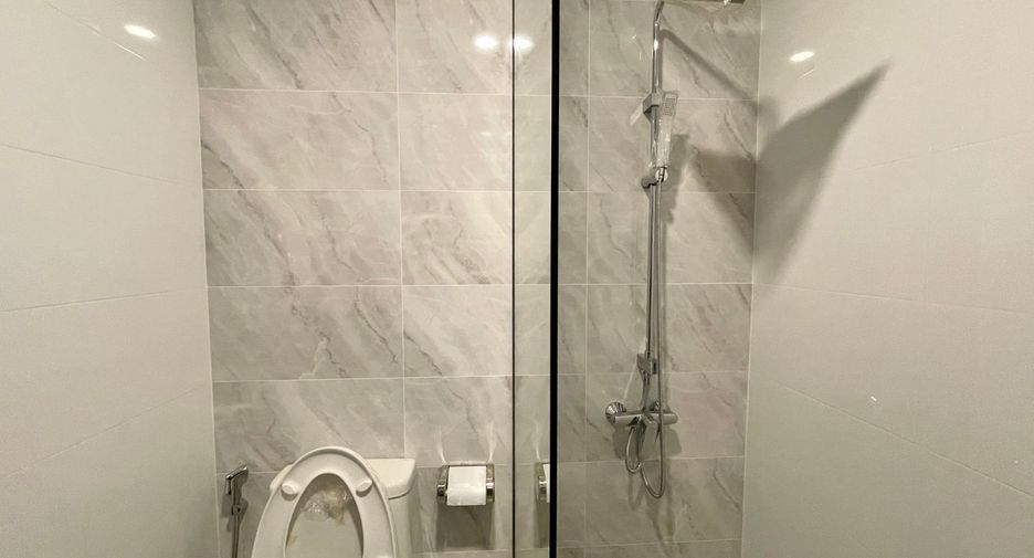 For rent 3 bedrooms apartment in Watthana, Bangkok
