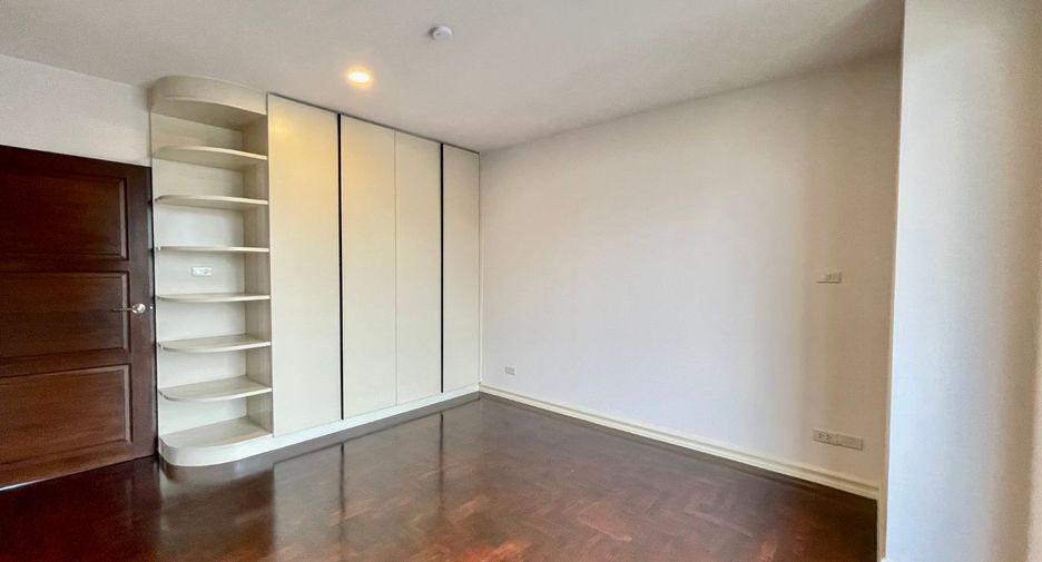 For rent 3 bedrooms apartment in Watthana, Bangkok
