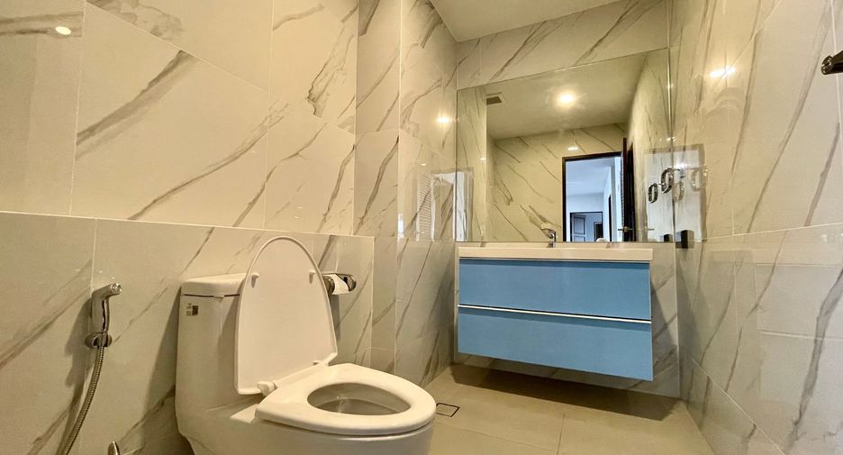 For rent 3 bedrooms apartment in Watthana, Bangkok
