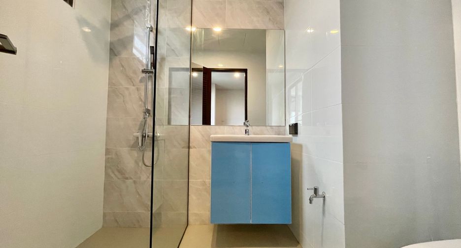 For rent 3 bedrooms apartment in Watthana, Bangkok