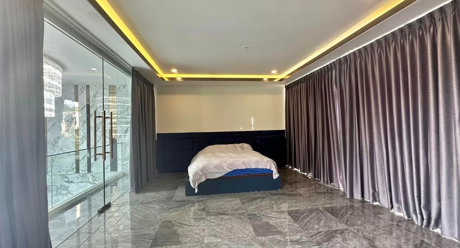 For sale 4 bedrooms house in Bang Khun Thian, Bangkok
