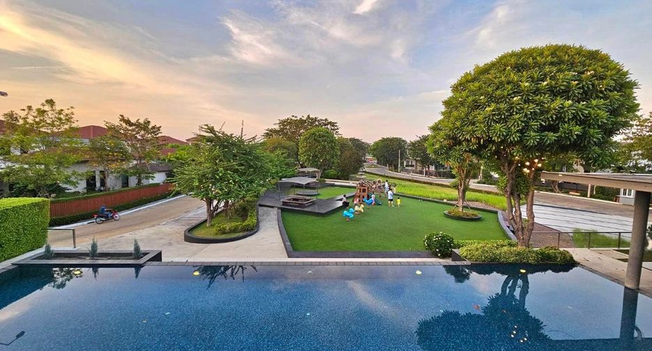 For sale 4 bedrooms house in Bang Khun Thian, Bangkok