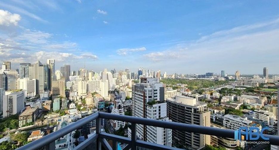 Condo en alquiler de 3 habitaciones en Pathum Wan, Bangkok
