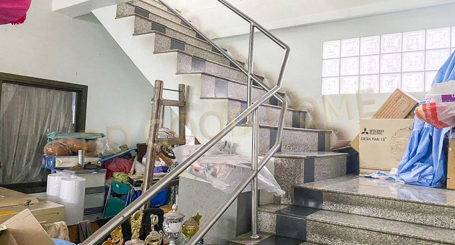 Gewerbefläche zum Kauf mit 3 Zimmer in Chom Thong, Bangkok