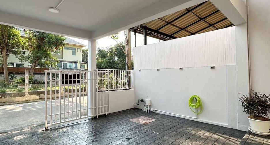 For sale 4 Beds townhouse in Mueang Chiang Mai, Chiang Mai