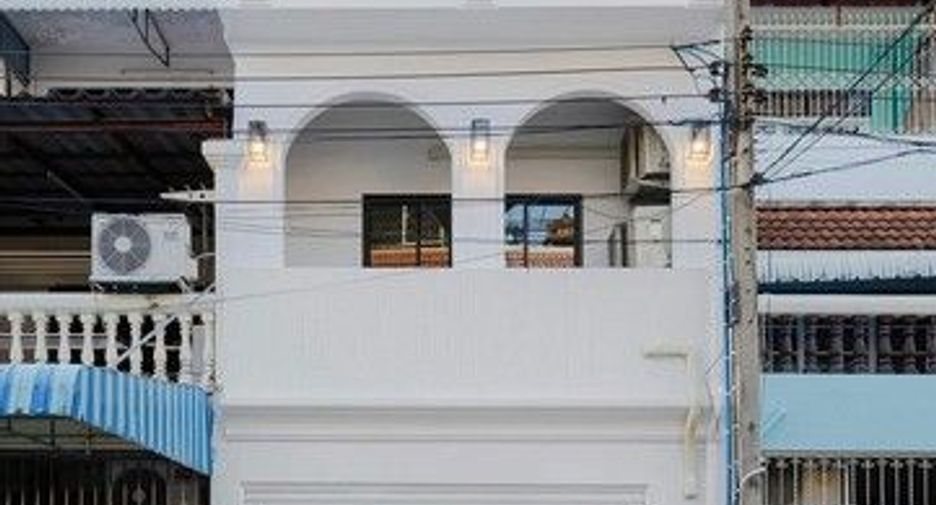 Casa adosada en venta de 3 habitaciones en Bang Kho Laem, Bangkok