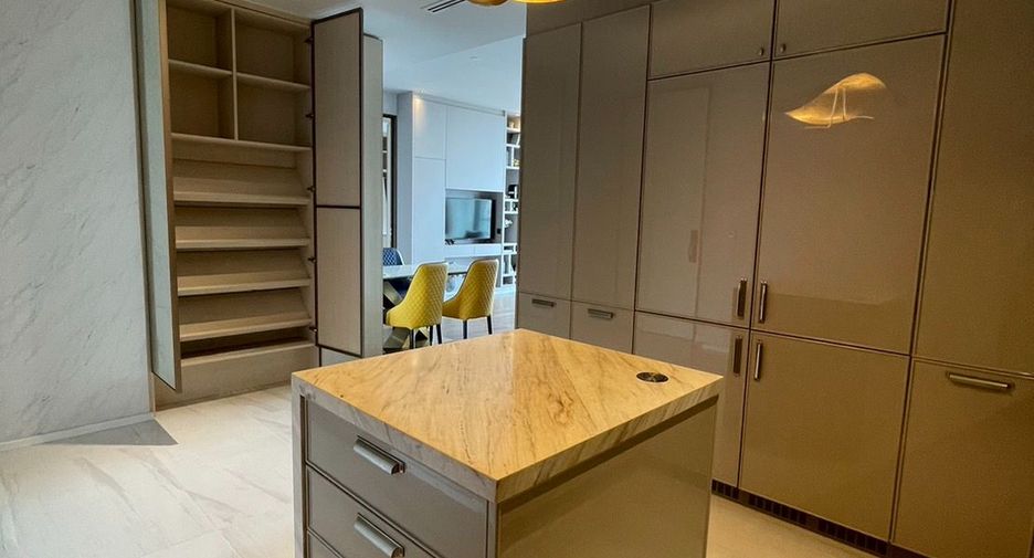 For rent 2 bedrooms condo in Khlong Toei, Bangkok