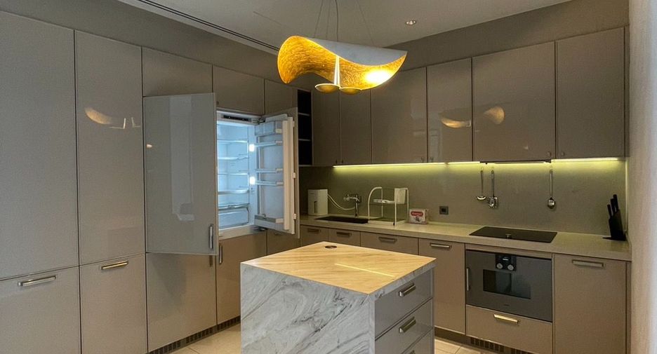 For rent 2 bedrooms condo in Khlong Toei, Bangkok