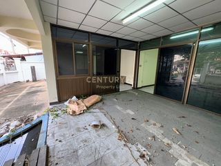 For rent and for sale 8 bed townhouse in Krathum Baen, Samut Sakhon