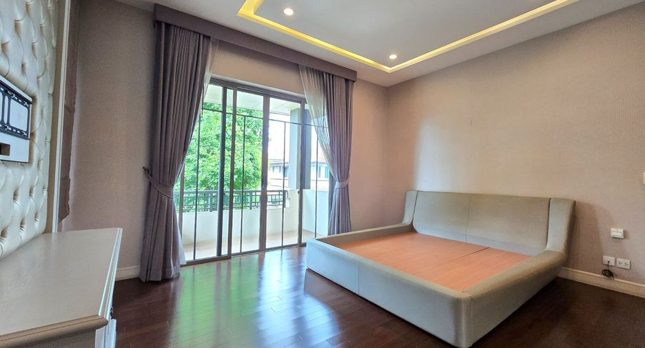 For sale 4 bedrooms house in Taling Chan, Bangkok