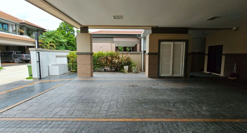 For sale 4 bedrooms house in Taling Chan, Bangkok