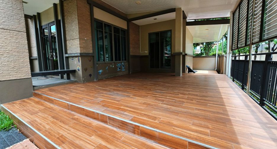 For sale 4 bedrooms house in Taling Chan, Bangkok